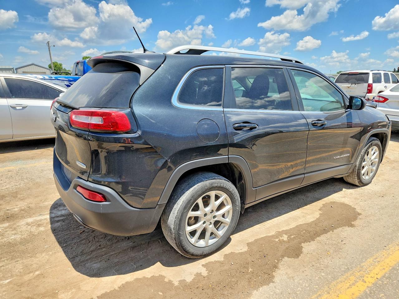 2015 Jeep Cherokee Latitude Черный vin: 1C4PJLCB9FW700079