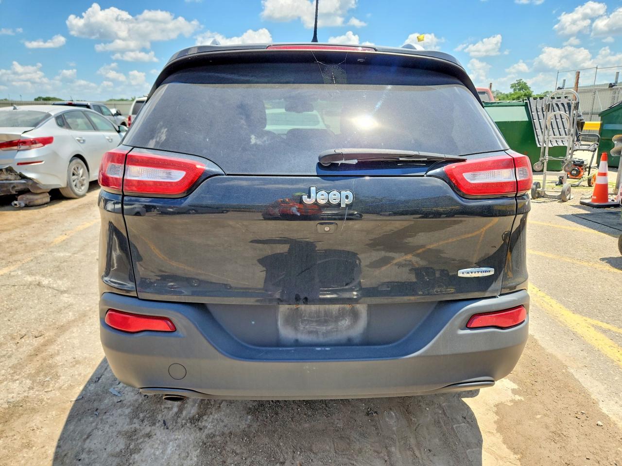 2015 Jeep Cherokee Latitude Черный vin: 1C4PJLCB9FW700079