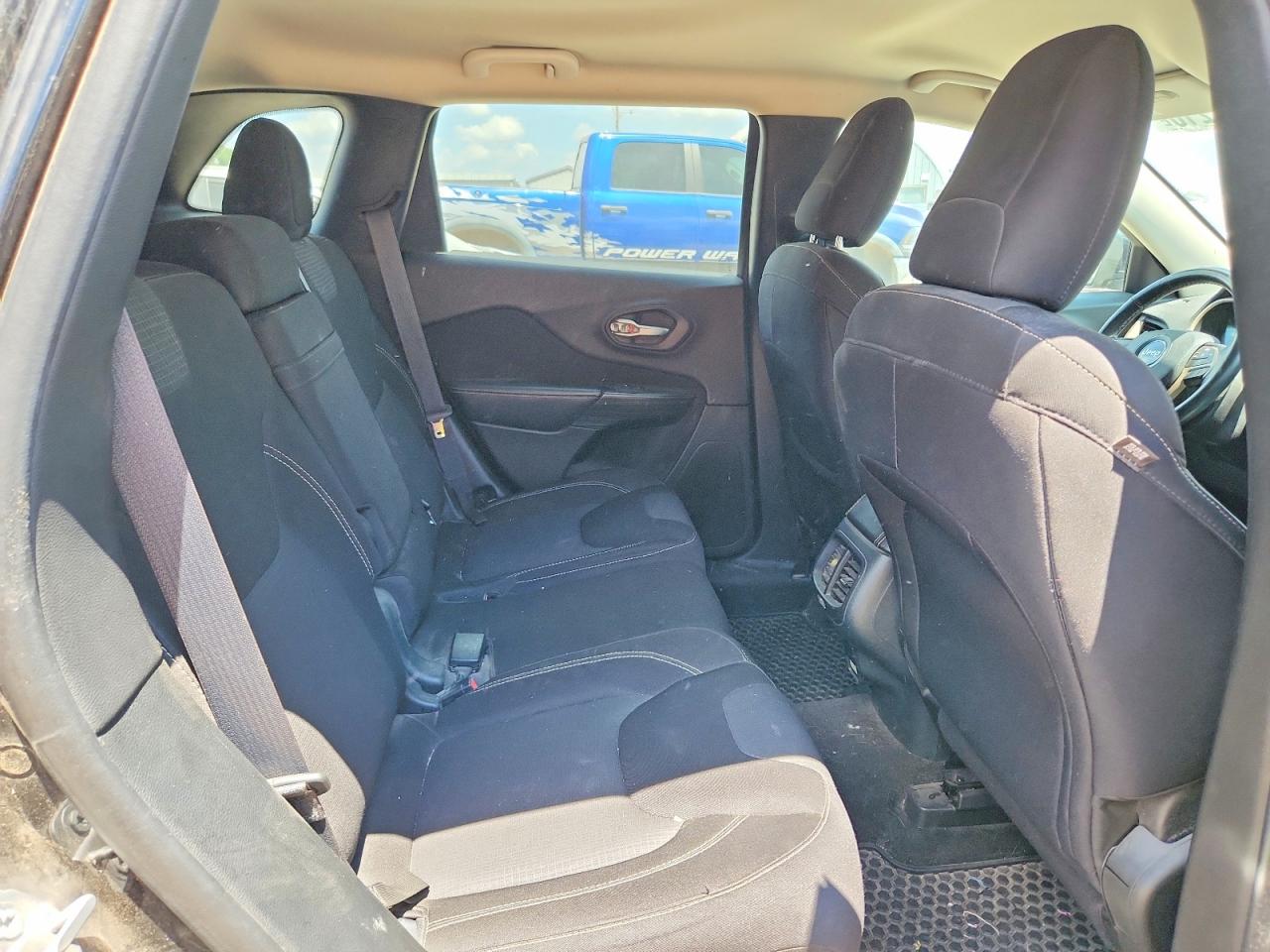 2015 Jeep Cherokee Latitude Черный vin: 1C4PJLCB9FW700079