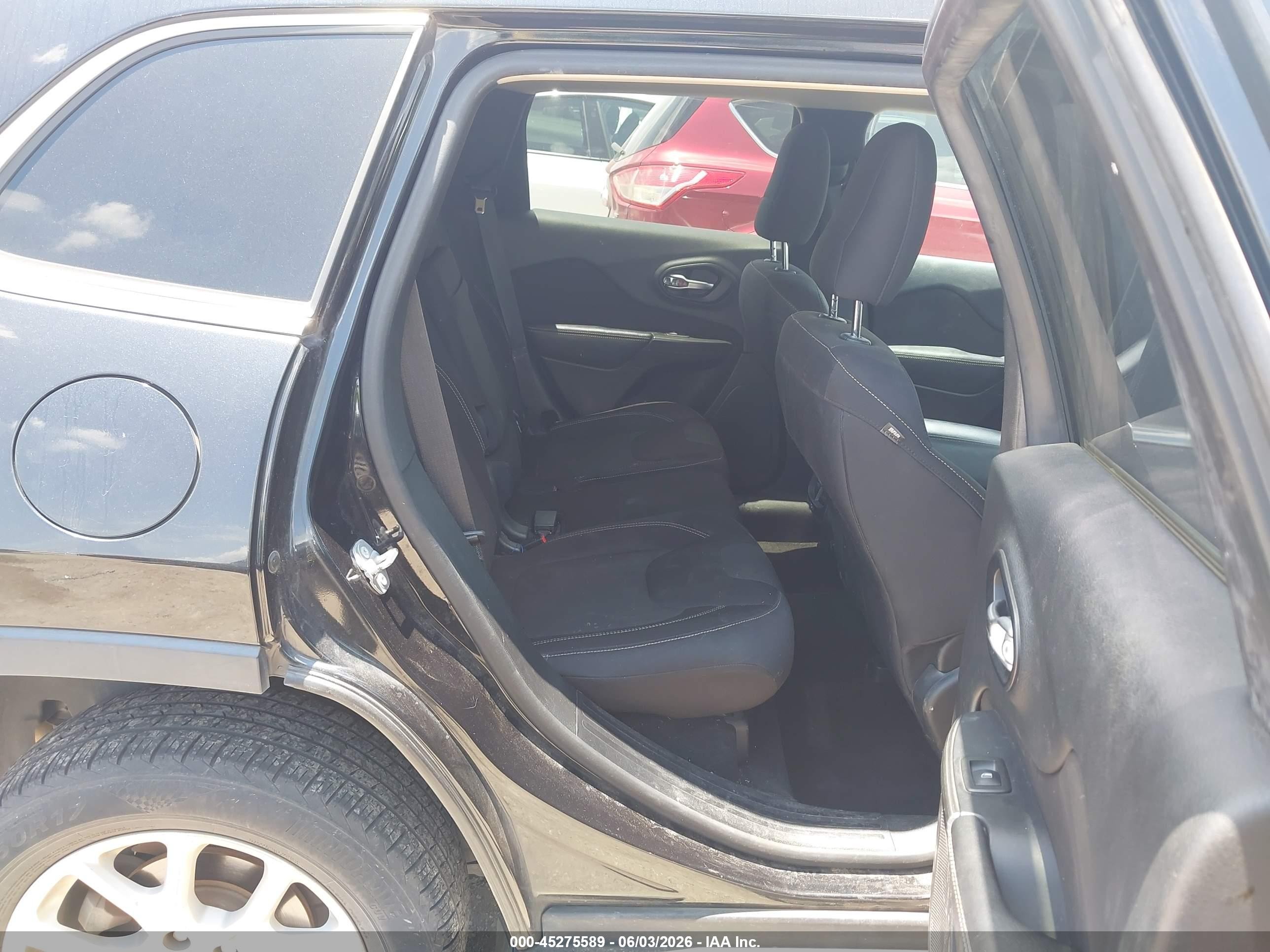2015 Jeep Cherokee Latitude Черный vin: 1C4PJLCB9FW711583