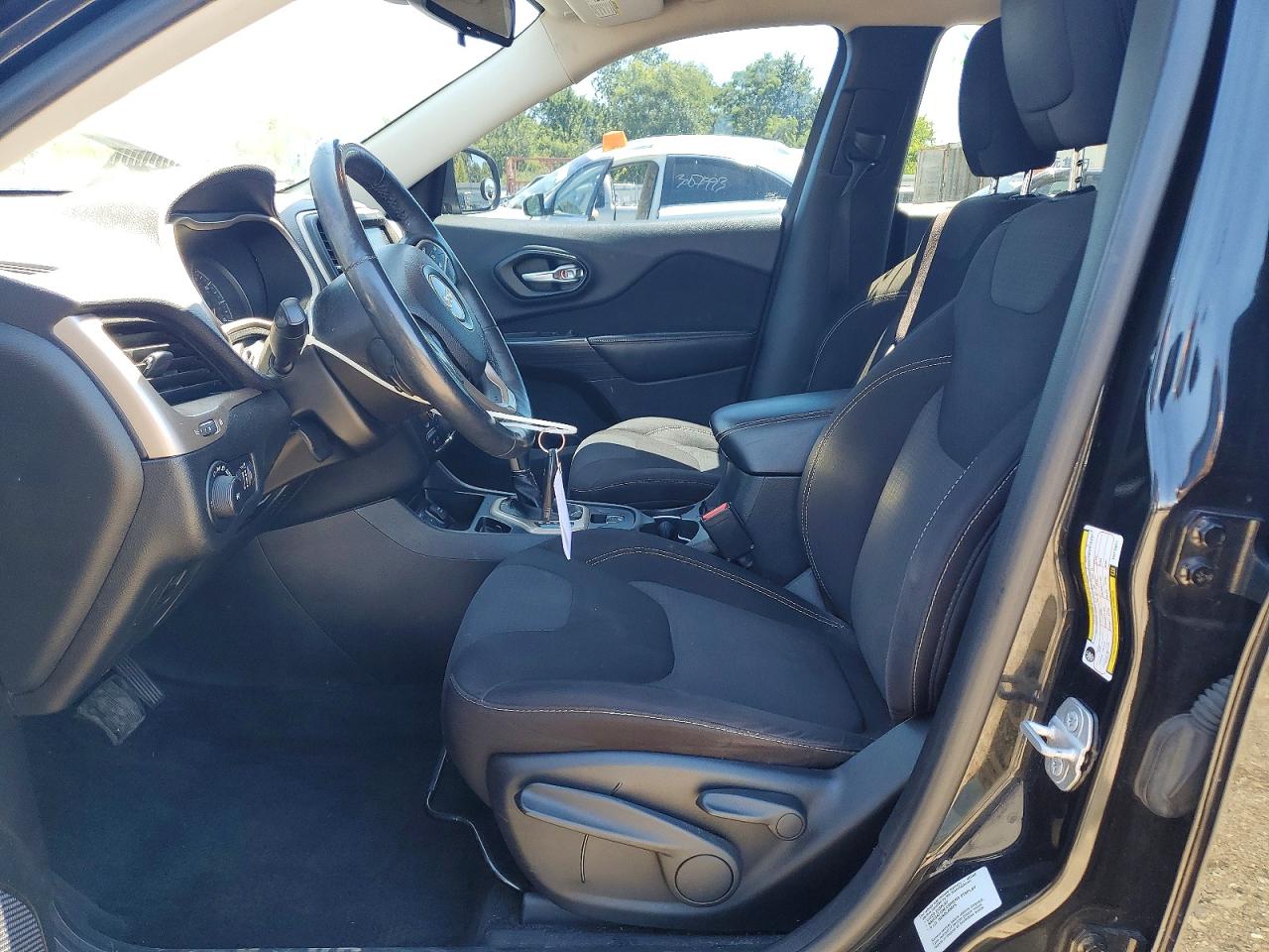 2015 Jeep Cherokee Latitude Black vin: 1C4PJLCB9FW712071