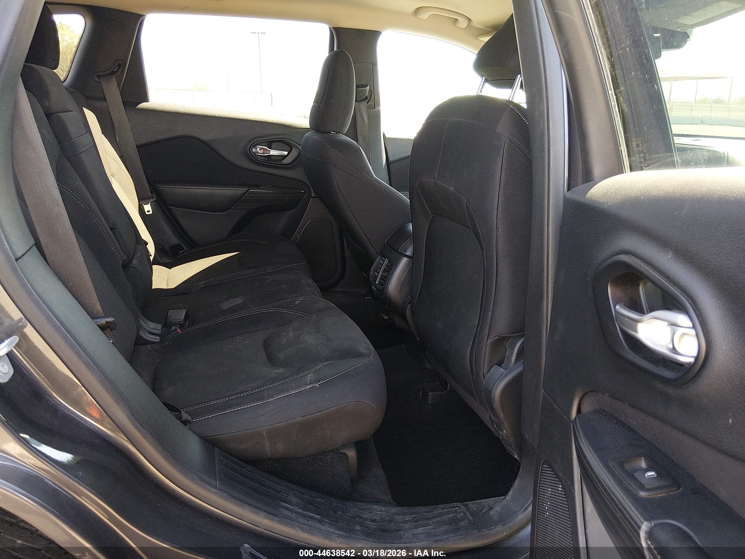 2015 Jeep Cherokee Latitude Gray vin: 1C4PJLCB9FW759889