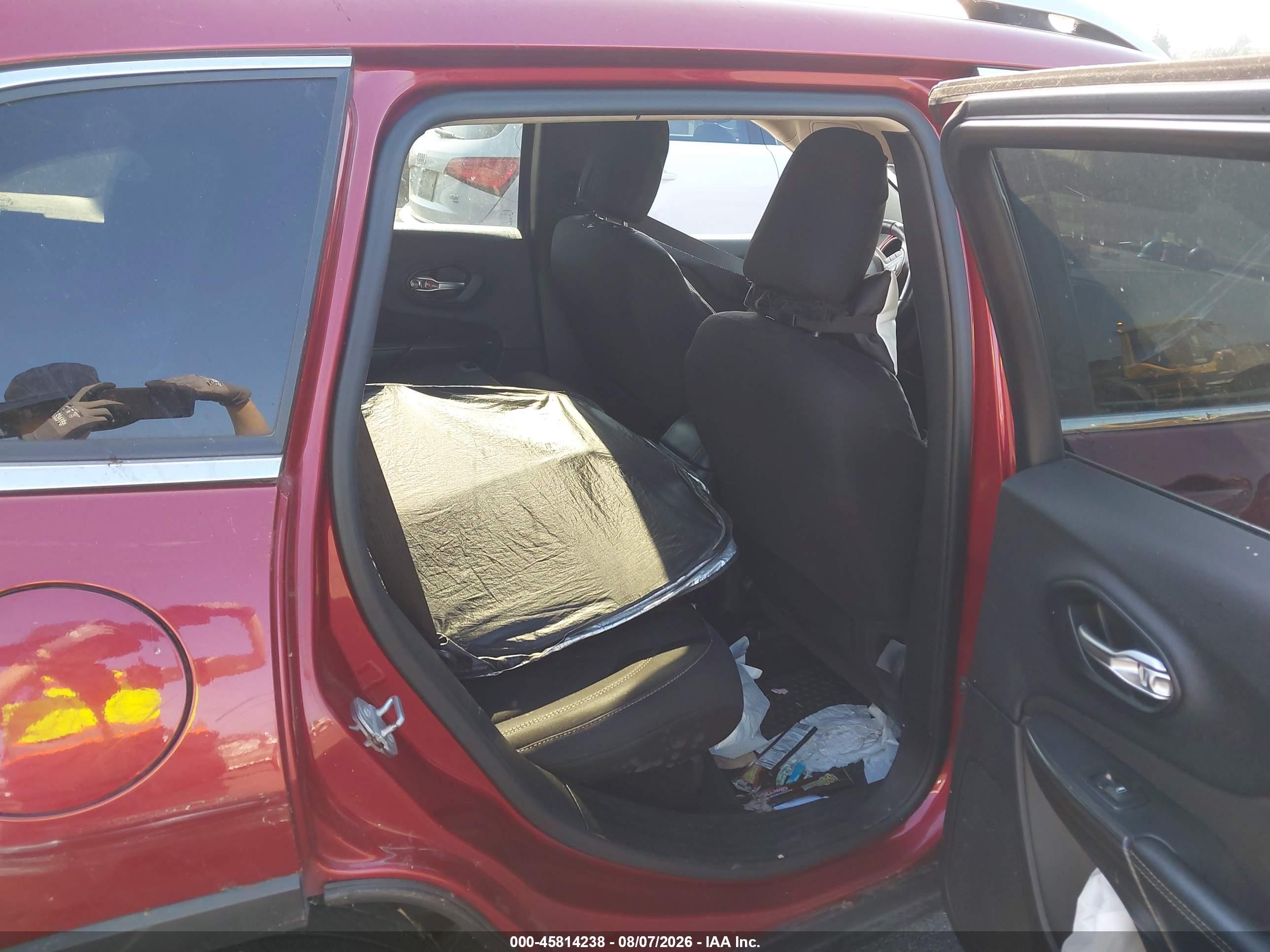 2016 Jeep Cherokee Latitude Burgundy vin: 1C4PJLCB9GW195565