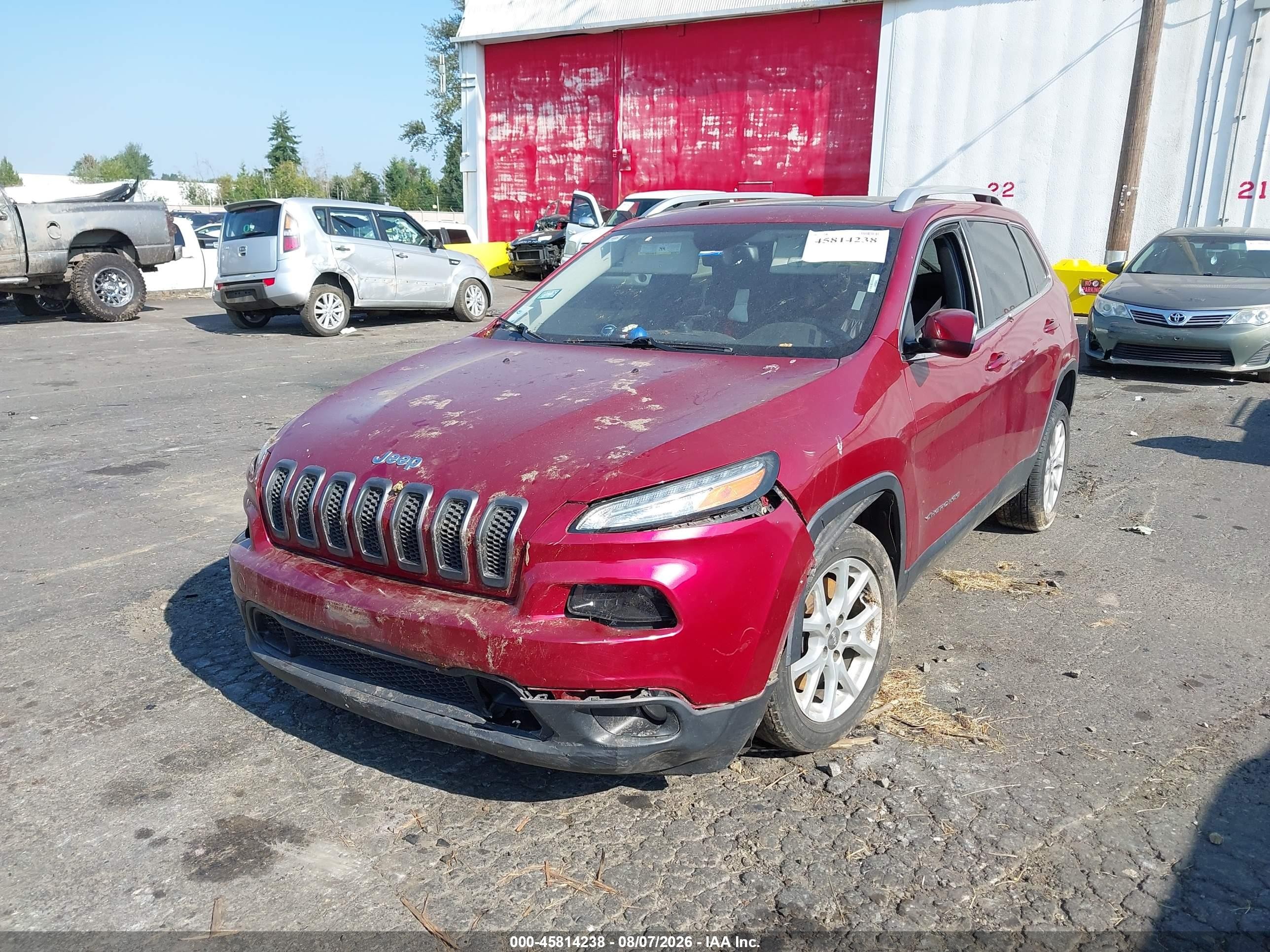 2016 Jeep Cherokee Latitude Burgundy vin: 1C4PJLCB9GW195565