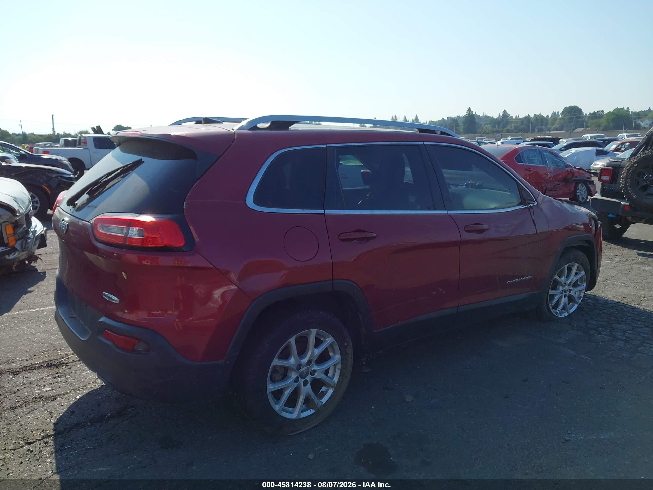 2016 Jeep Cherokee Latitude Burgundy vin: 1C4PJLCB9GW195565