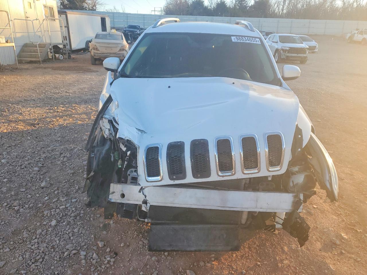 2018 Jeep Cherokee Latitude Белый vin: 1C4PJLCB9JD566419
