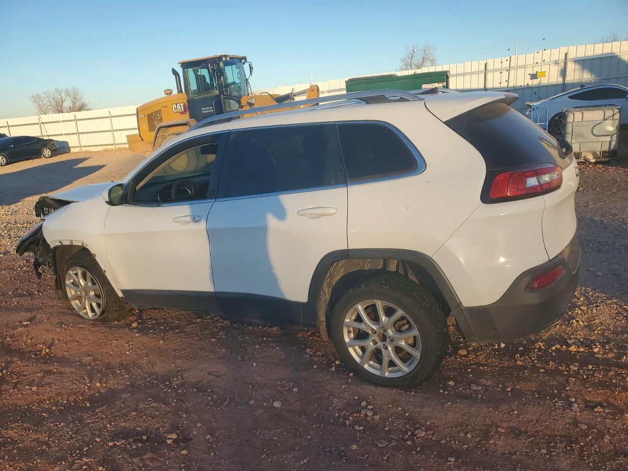 2018 Jeep Cherokee Latitude Белый vin: 1C4PJLCB9JD566419