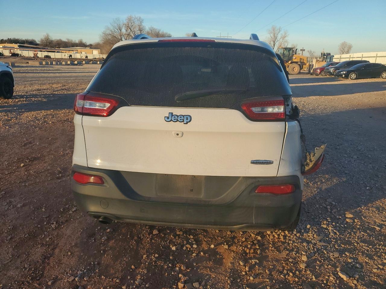 2018 Jeep Cherokee Latitude Белый vin: 1C4PJLCB9JD566419