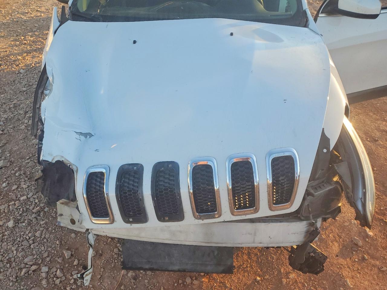 2018 Jeep Cherokee Latitude Белый vin: 1C4PJLCB9JD566419