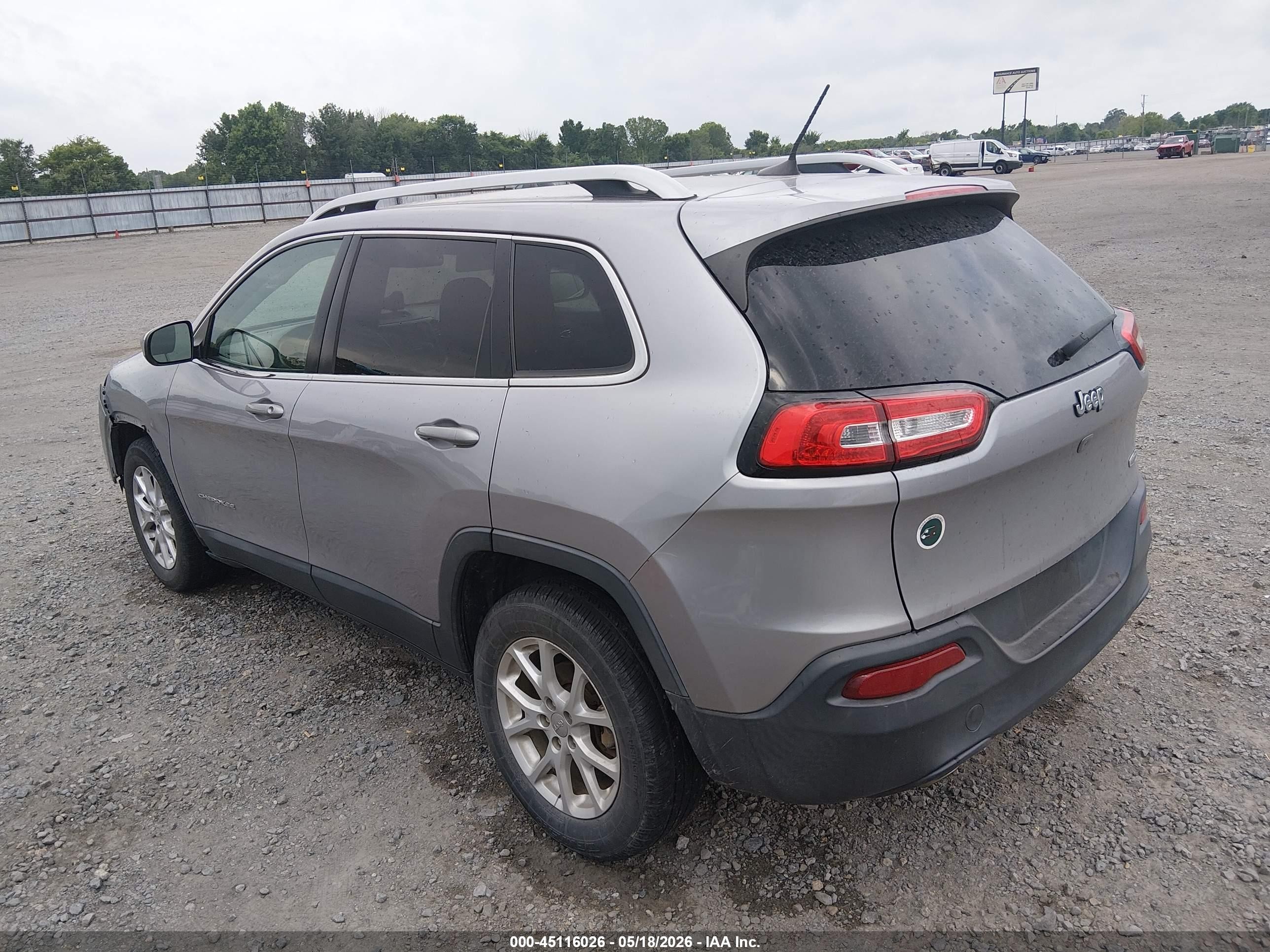 2018 Jeep Cherokee Latitude Fwd Silver vin: 1C4PJLCB9JD604893