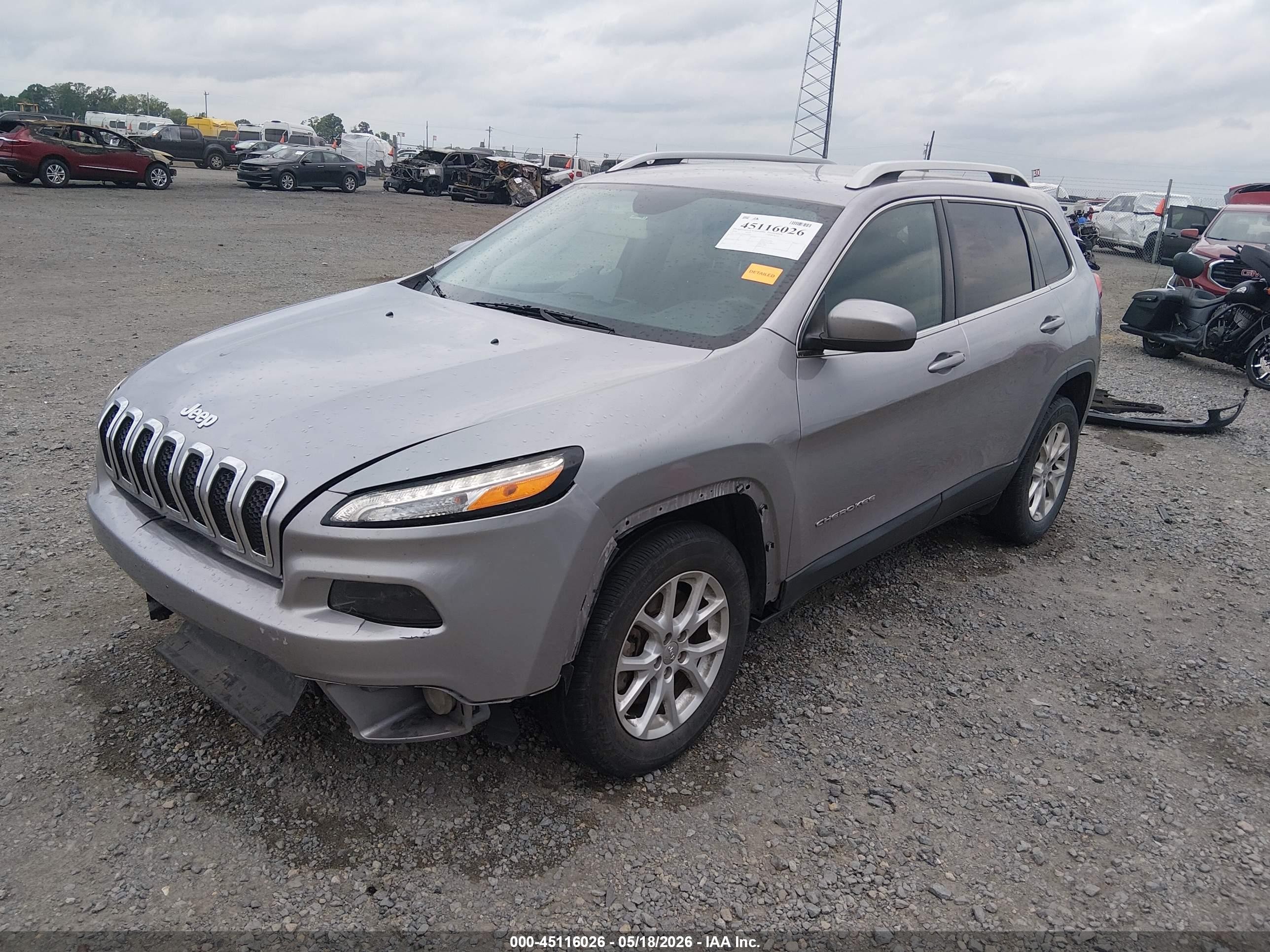 2018 Jeep Cherokee Latitude Fwd Silver vin: 1C4PJLCB9JD604893