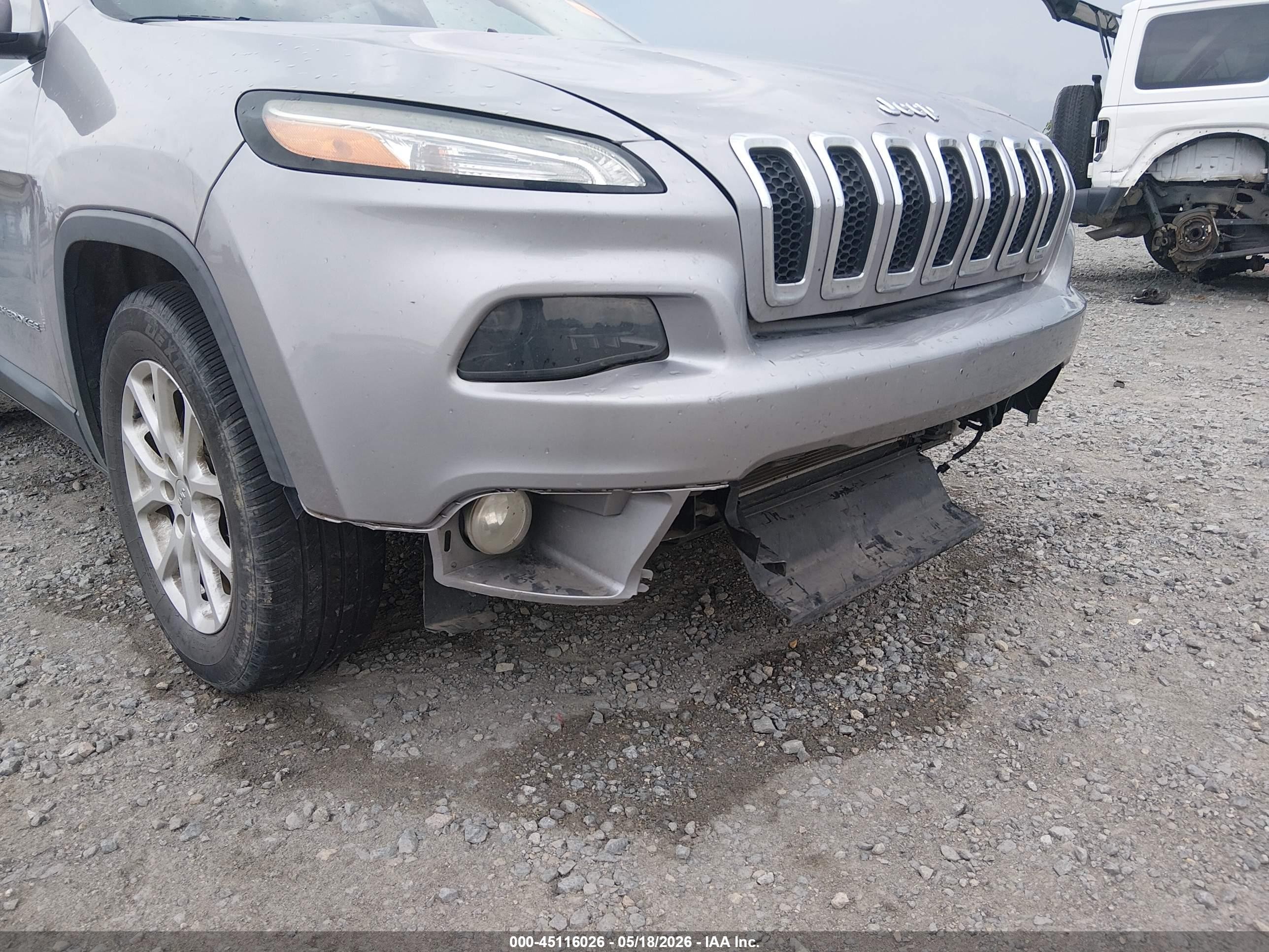 2018 Jeep Cherokee Latitude Fwd Silver vin: 1C4PJLCB9JD604893