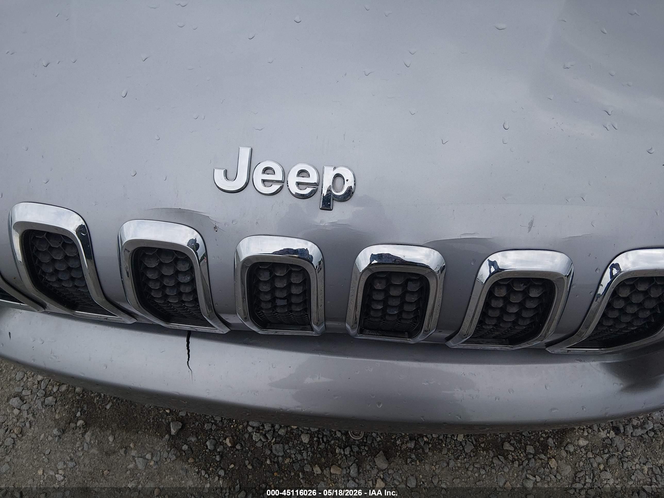 2018 Jeep Cherokee Latitude Fwd Silver vin: 1C4PJLCB9JD604893