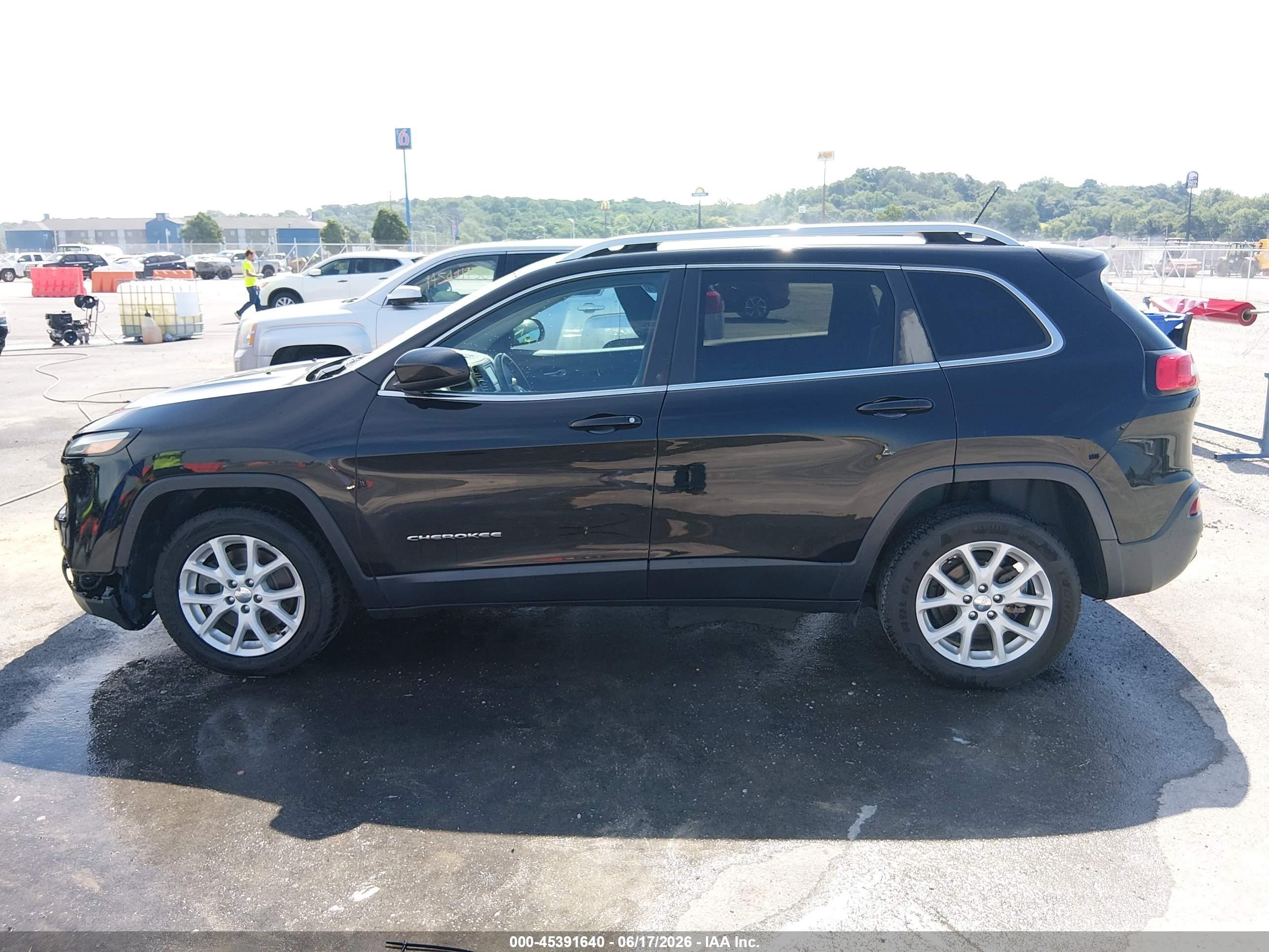 2018 Jeep Cherokee Latitude Fwd Black vin: 1C4PJLCB9JD615831