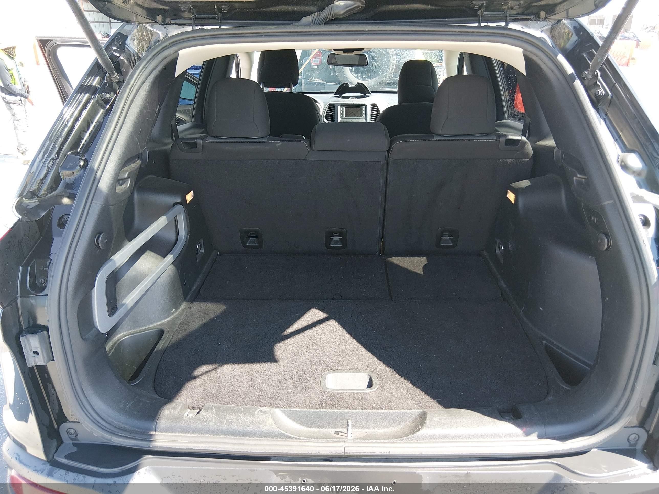 2018 Jeep Cherokee Latitude Fwd Black vin: 1C4PJLCB9JD615831
