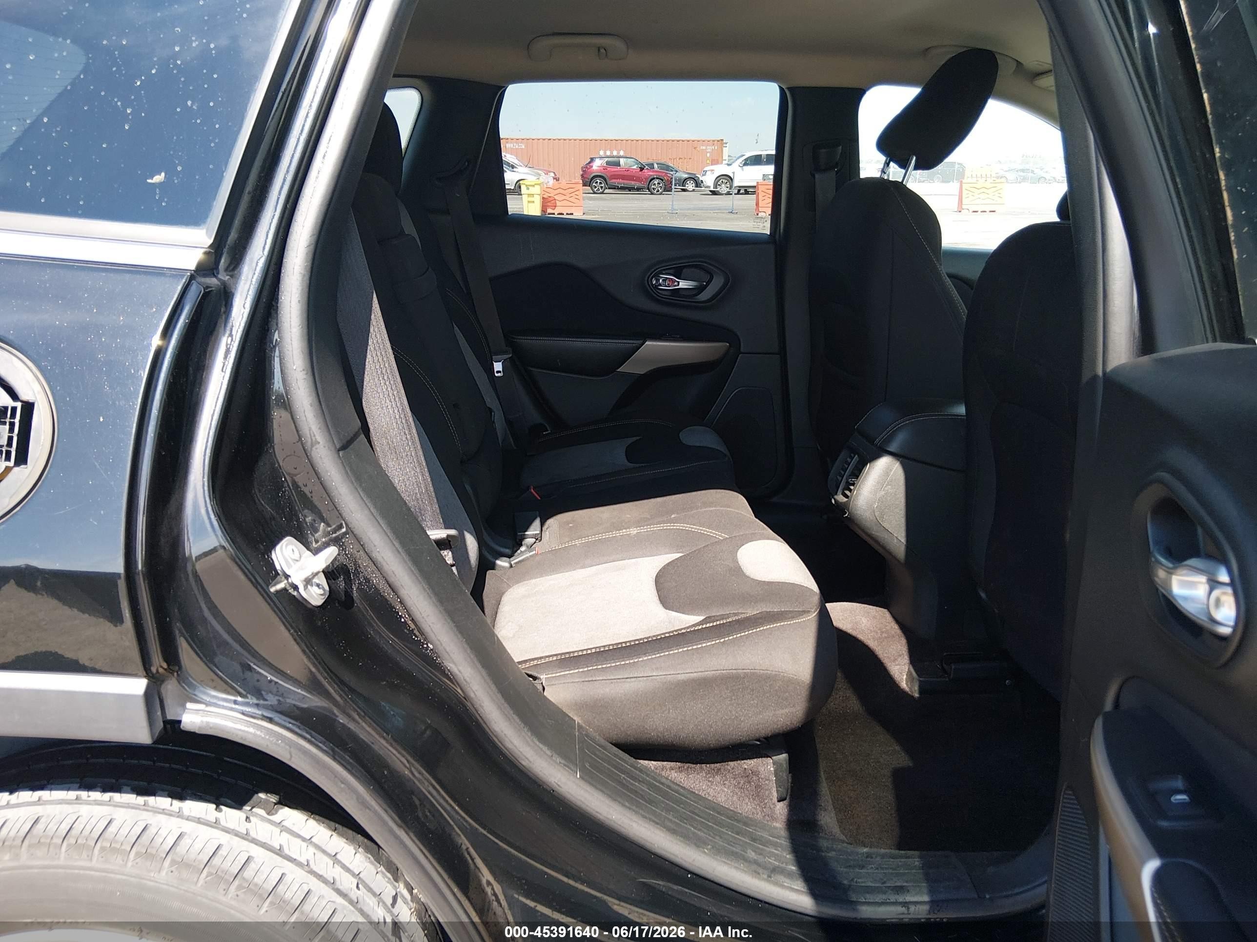 2018 Jeep Cherokee Latitude Fwd Black vin: 1C4PJLCB9JD615831