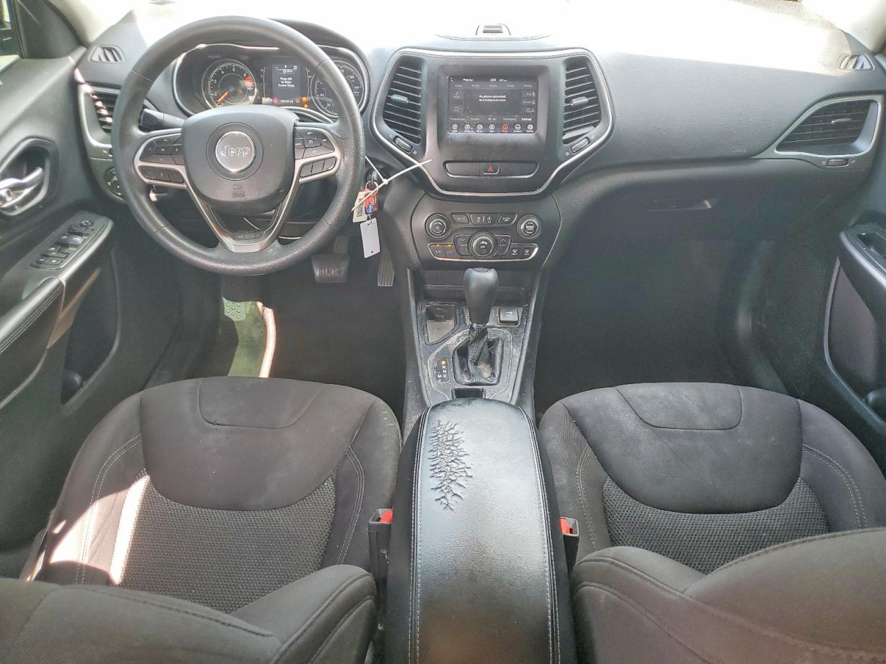 2019 Jeep Cherokee Latitude Red vin: 1C4PJLCB9KD146094