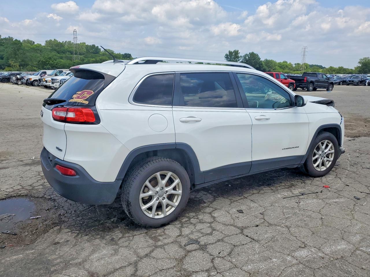 2014 Jeep Cherokee Latitude White vin: 1C4PJLCBXEW249100