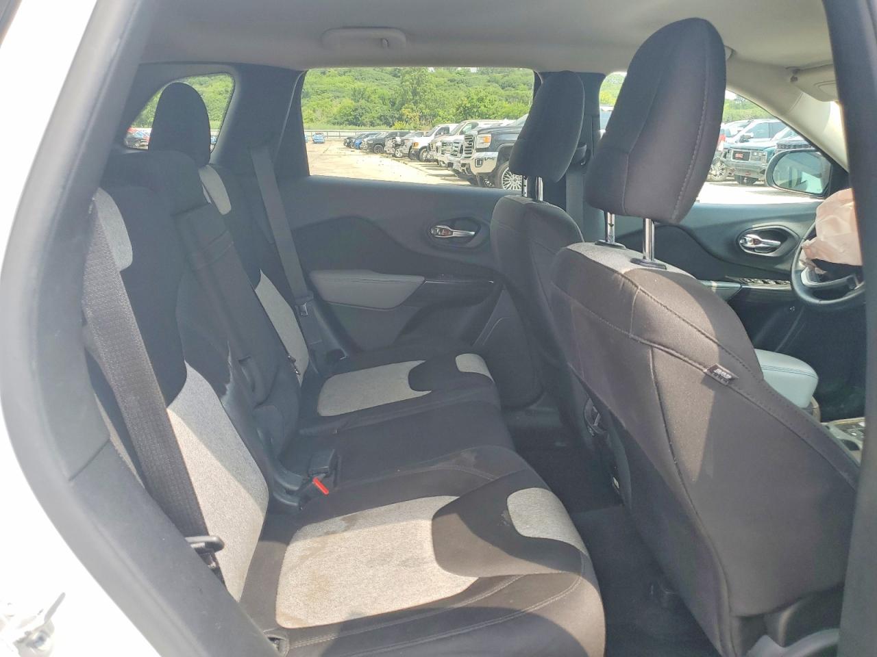 2014 Jeep Cherokee Latitude White vin: 1C4PJLCBXEW249100