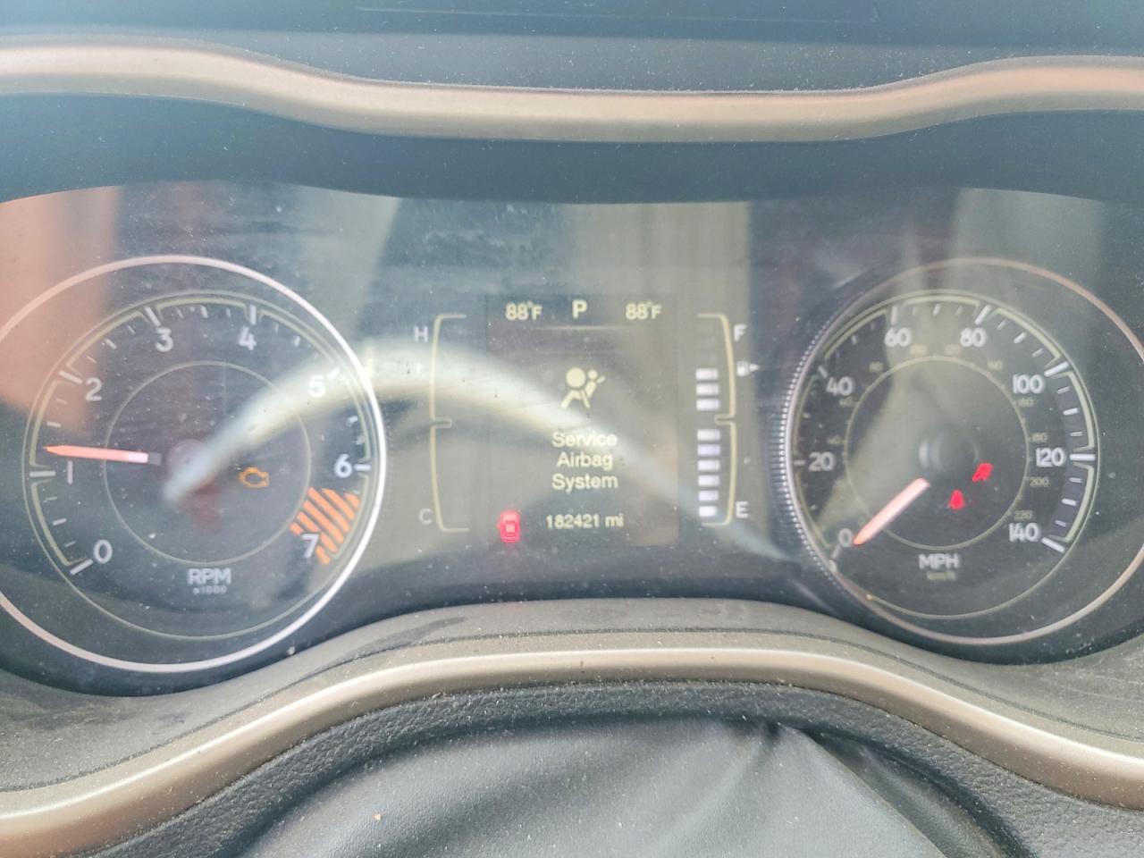2014 Jeep Cherokee Latitude Серебряный vin: 1C4PJLCBXEW252854