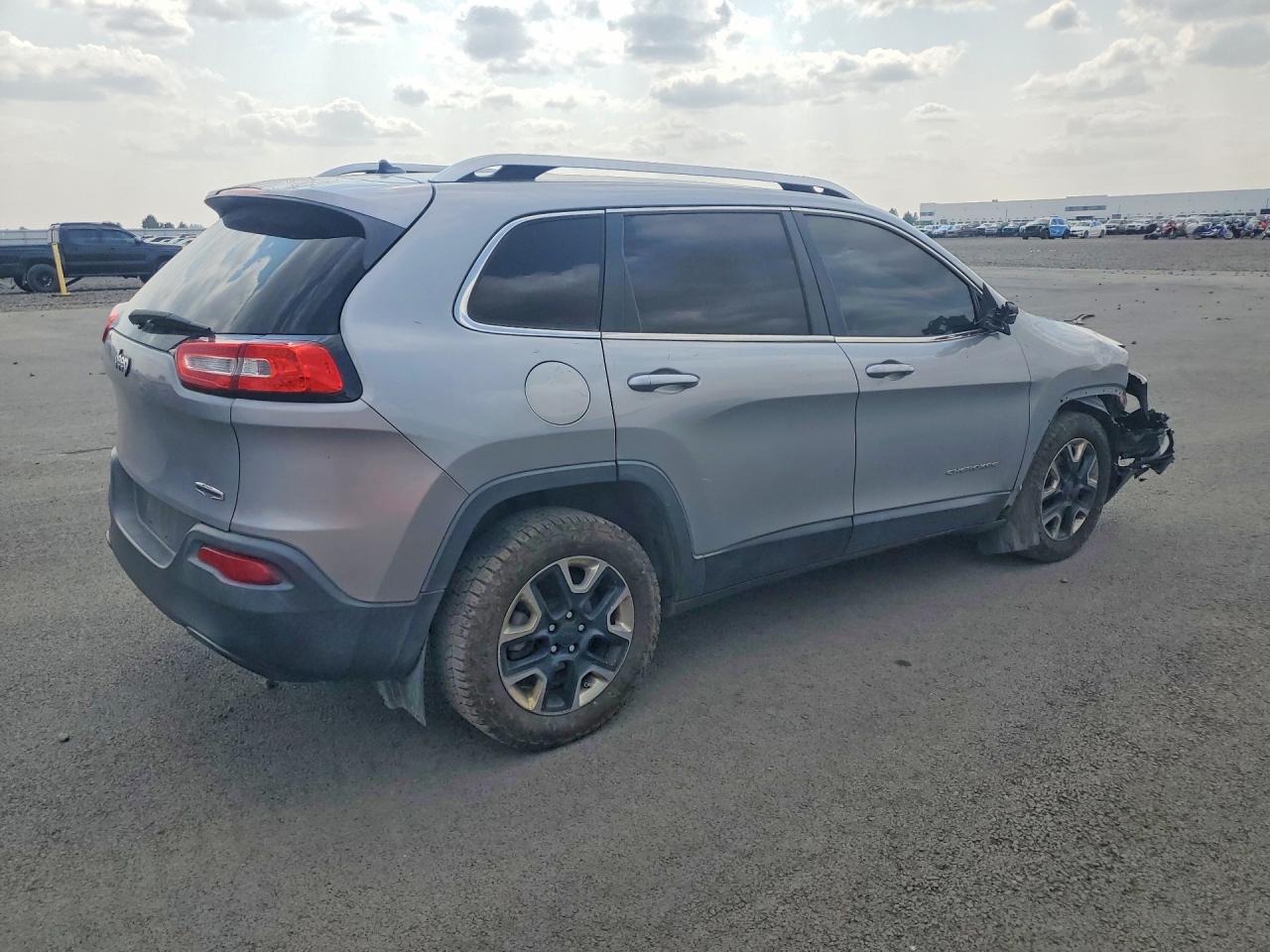 2014 Jeep Cherokee Latitude Серебряный vin: 1C4PJLCBXEW252854