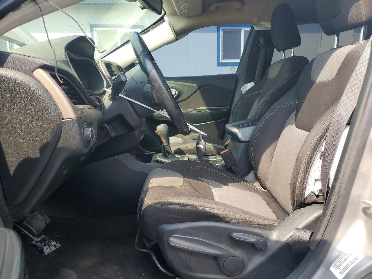 2014 Jeep Cherokee Latitude Серебряный vin: 1C4PJLCBXEW252854