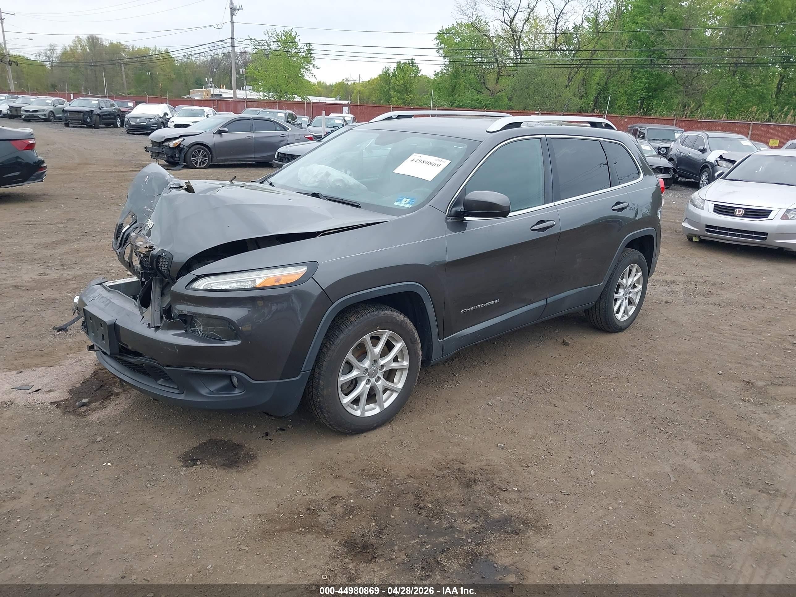 2015 Jeep Cherokee Latitude Gray vin: 1C4PJLCBXFW531349