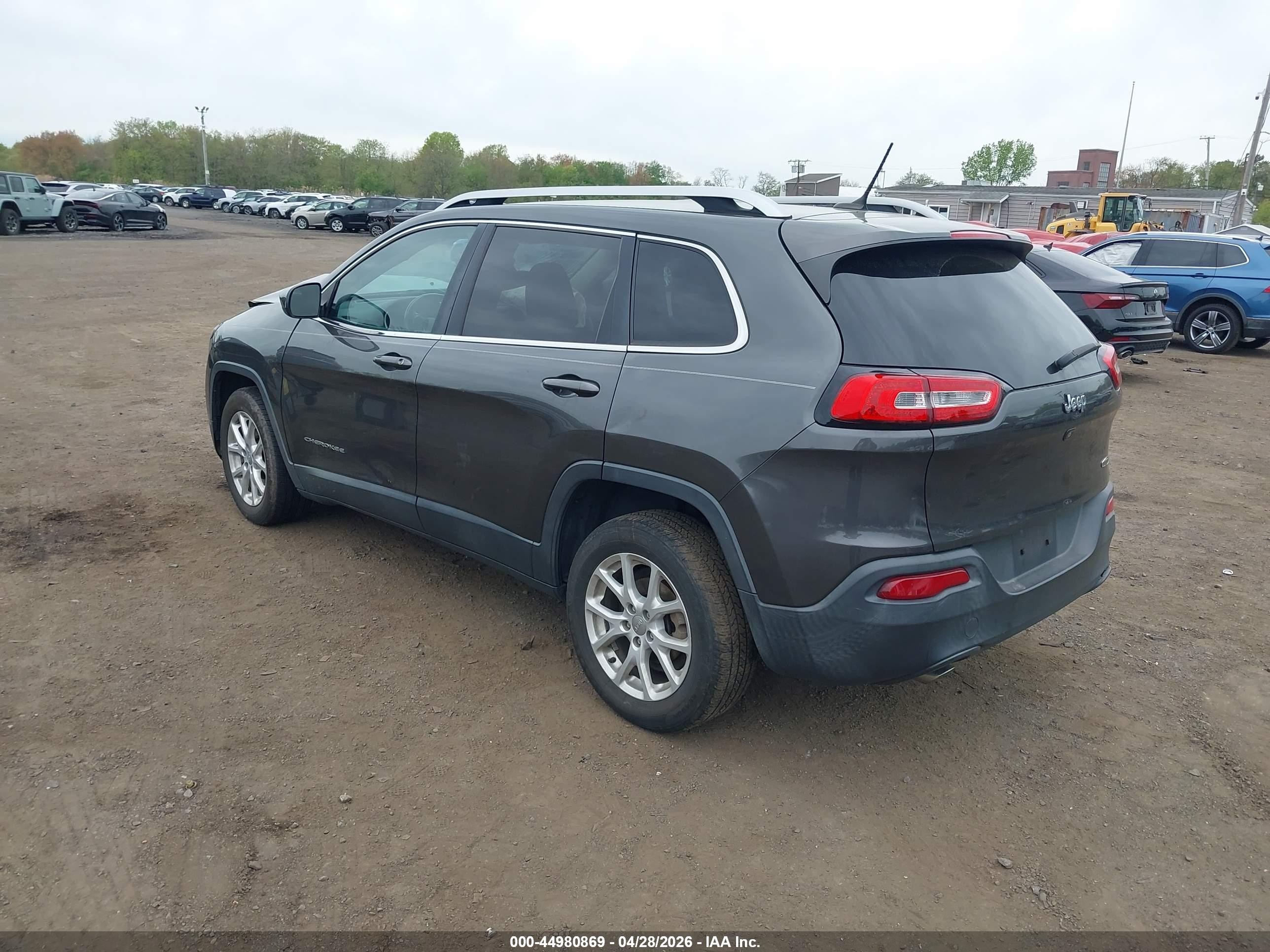 2015 Jeep Cherokee Latitude Gray vin: 1C4PJLCBXFW531349