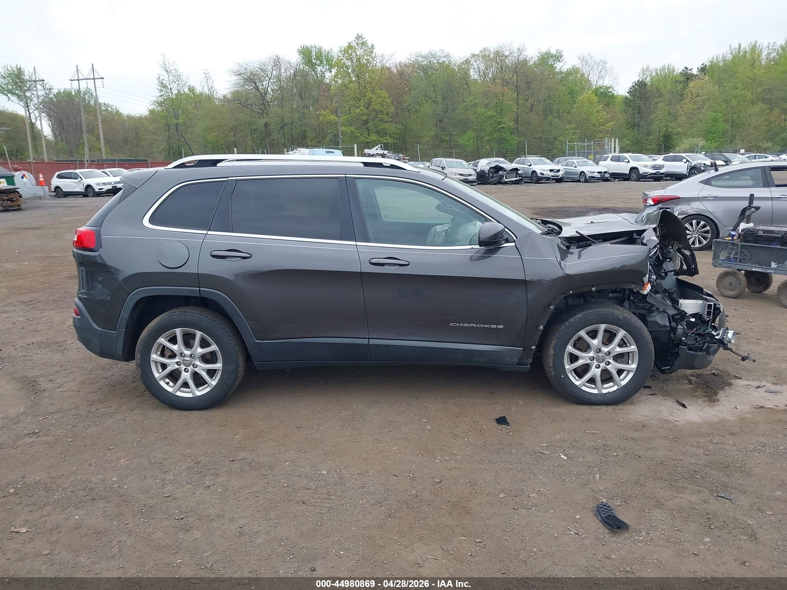2015 Jeep Cherokee Latitude Gray vin: 1C4PJLCBXFW531349