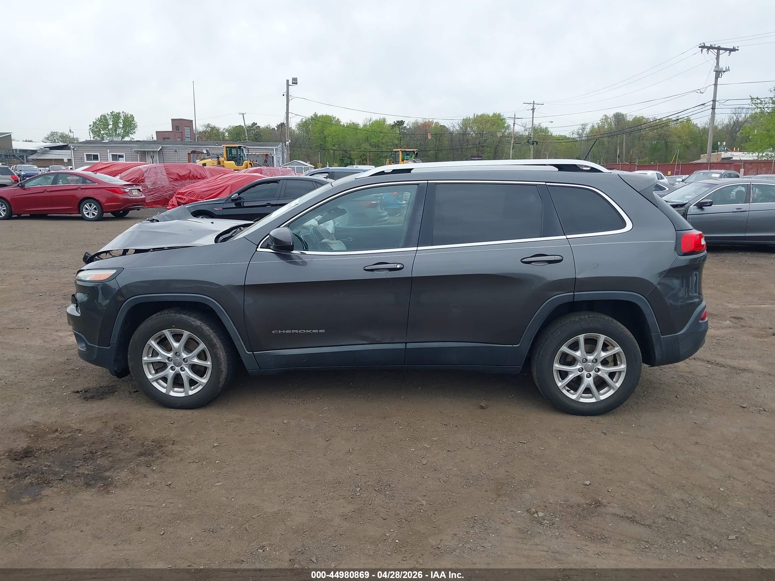2015 Jeep Cherokee Latitude Gray vin: 1C4PJLCBXFW531349