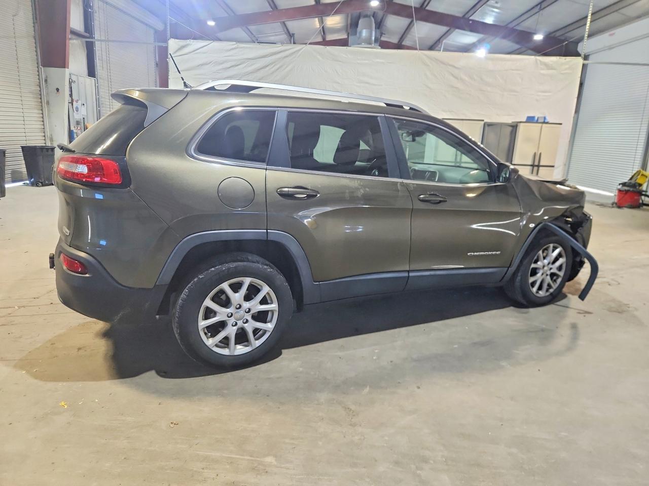 2015 Jeep Cherokee Latitude Green vin: 1C4PJLCBXFW560883