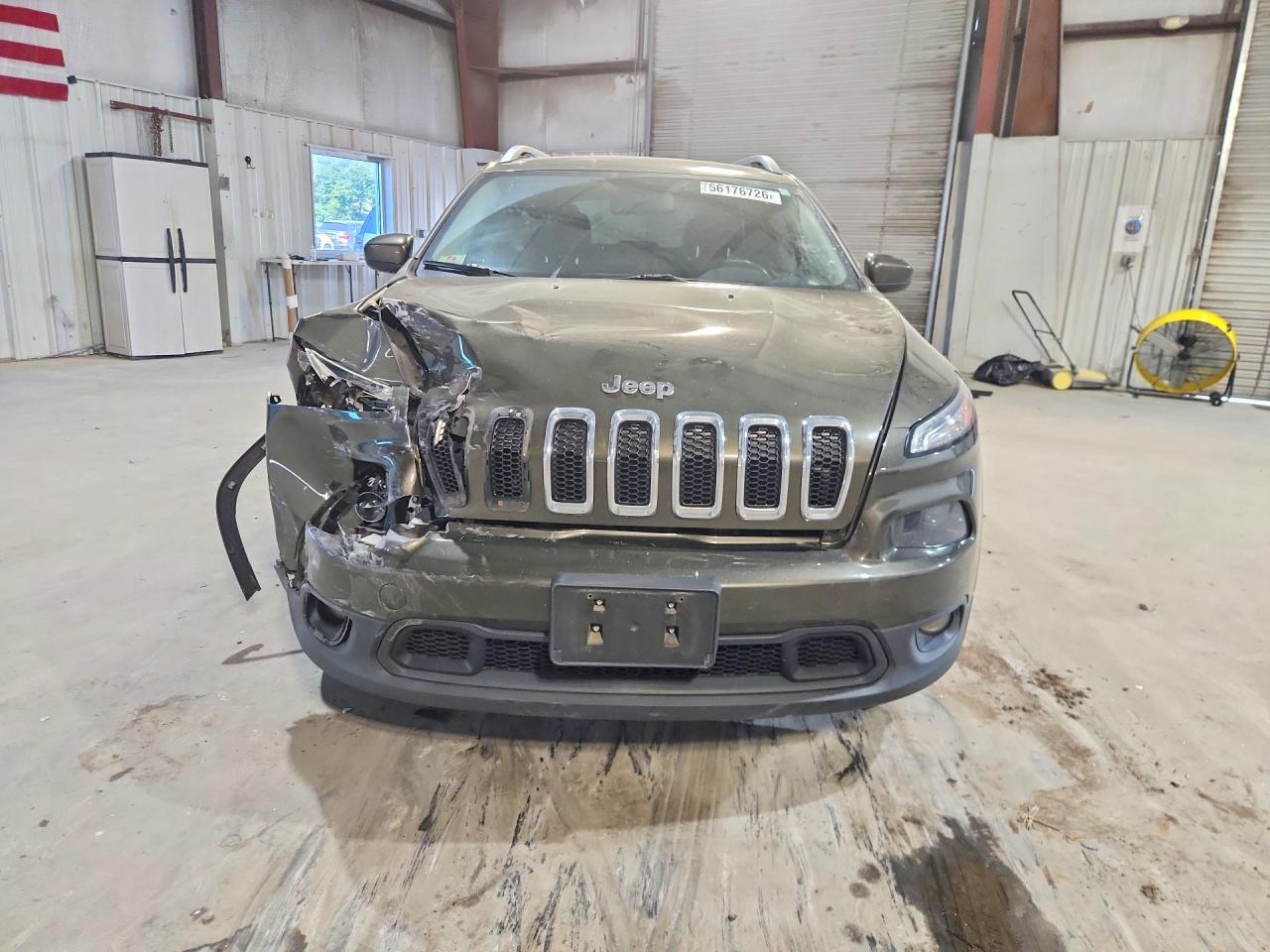 2015 Jeep Cherokee Latitude Green vin: 1C4PJLCBXFW560883