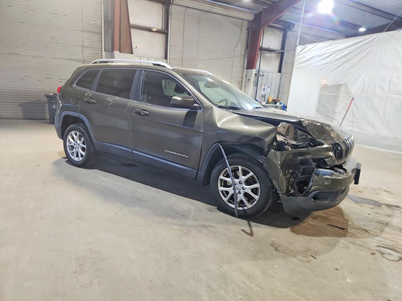 2015 Jeep Cherokee Latitude Green vin: 1C4PJLCBXFW560883