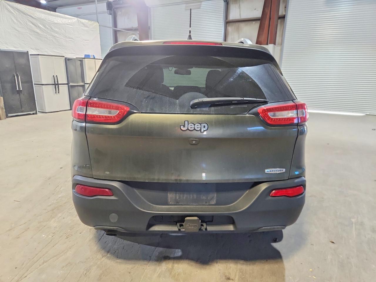 2015 Jeep Cherokee Latitude Green vin: 1C4PJLCBXFW560883