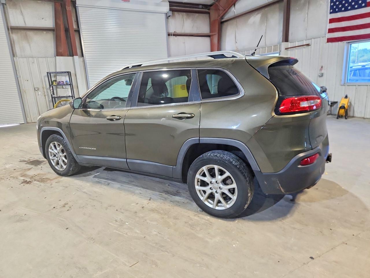 2015 Jeep Cherokee Latitude Green vin: 1C4PJLCBXFW560883