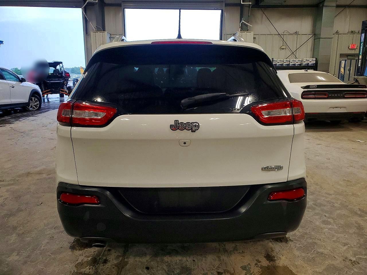 2015 Jeep Cherokee Latitude White vin: 1C4PJLCBXFW597481