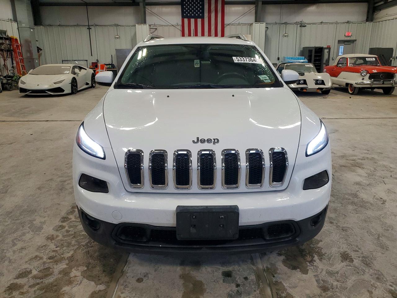 2015 Jeep Cherokee Latitude White vin: 1C4PJLCBXFW597481