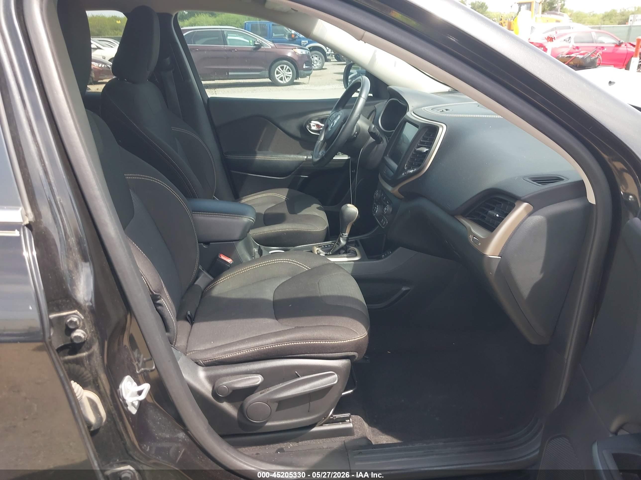 2015 Jeep Cherokee Latitude Black vin: 1C4PJLCBXFW643259