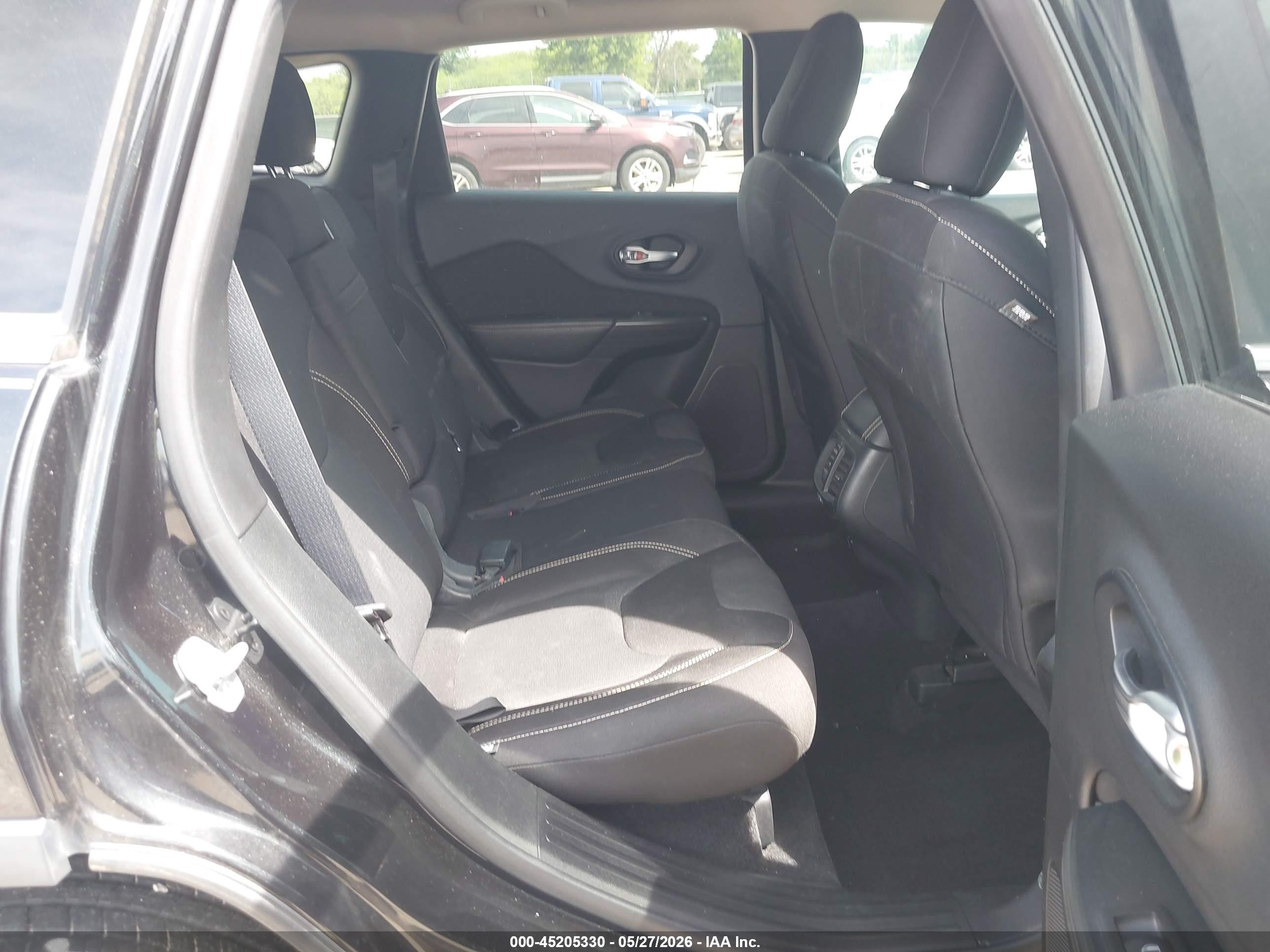 2015 Jeep Cherokee Latitude Black vin: 1C4PJLCBXFW643259