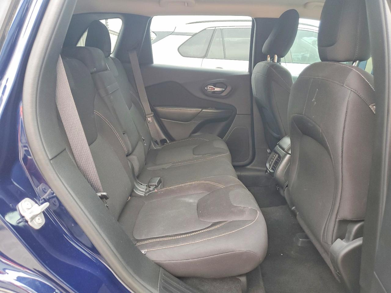 2015 Jeep Cherokee Latitude Blue vin: 1C4PJLCBXFW694423