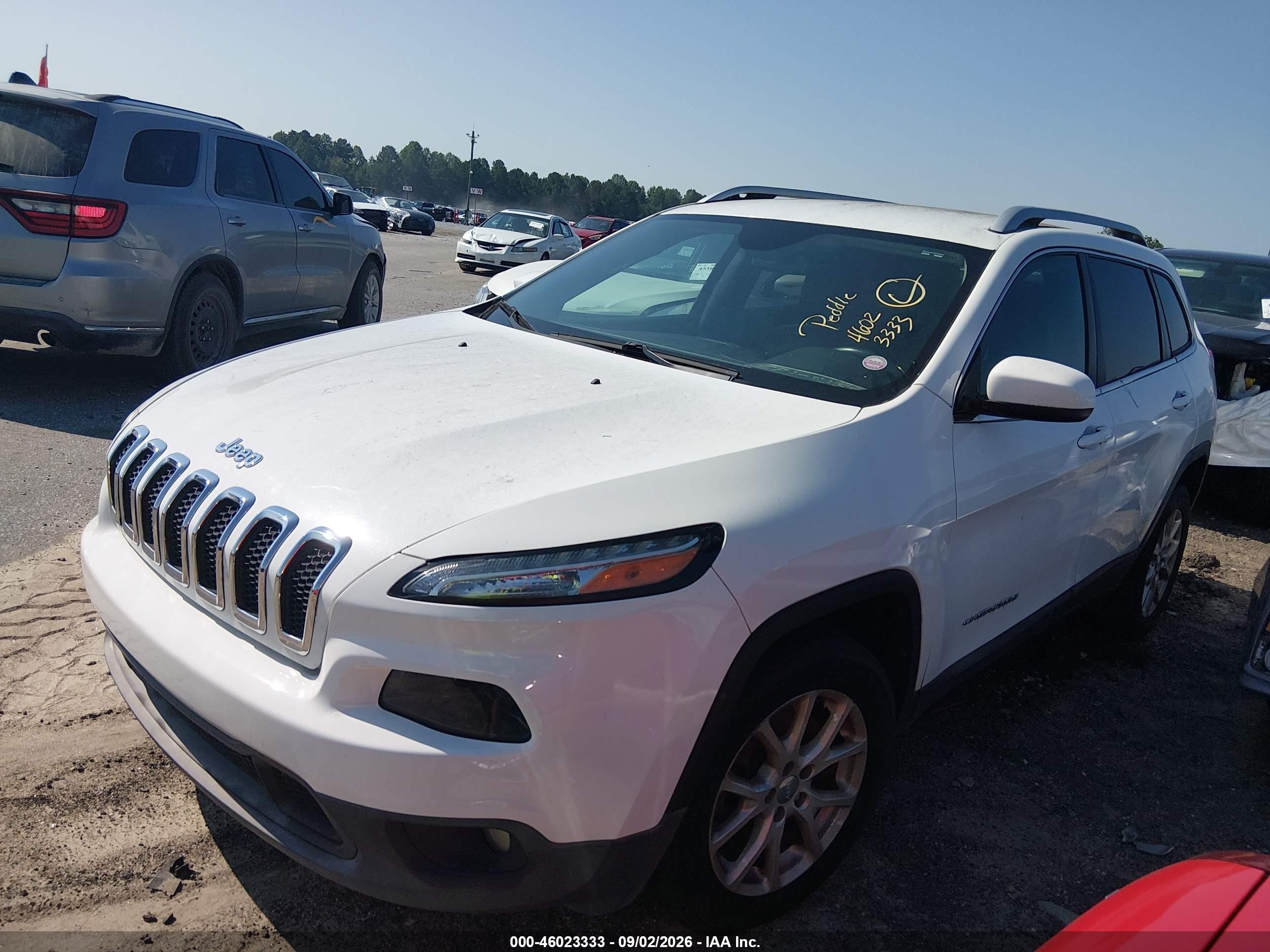 2015 Jeep Cherokee Latitude White vin: 1C4PJLCBXFW759738