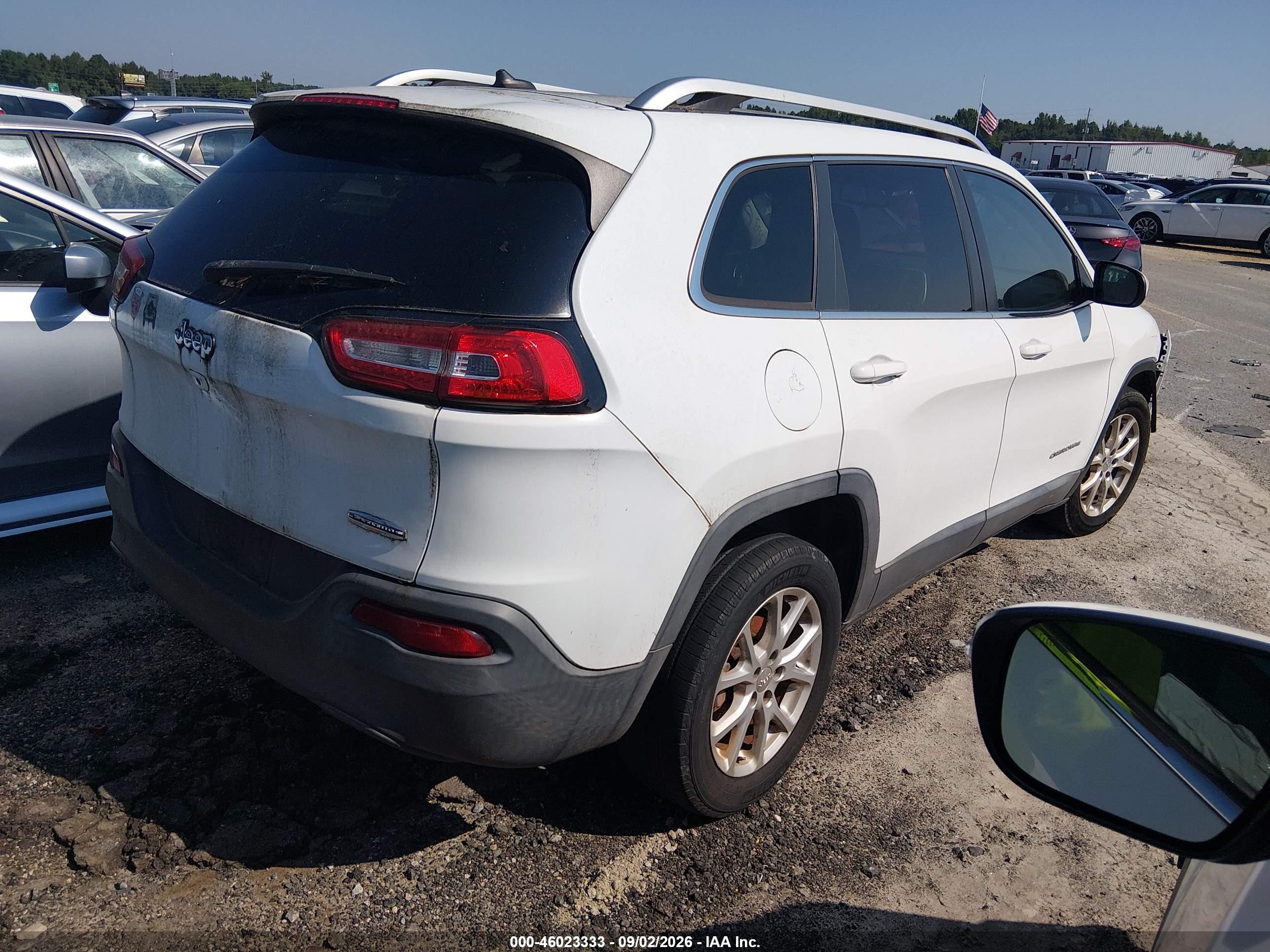 2015 Jeep Cherokee Latitude White vin: 1C4PJLCBXFW759738