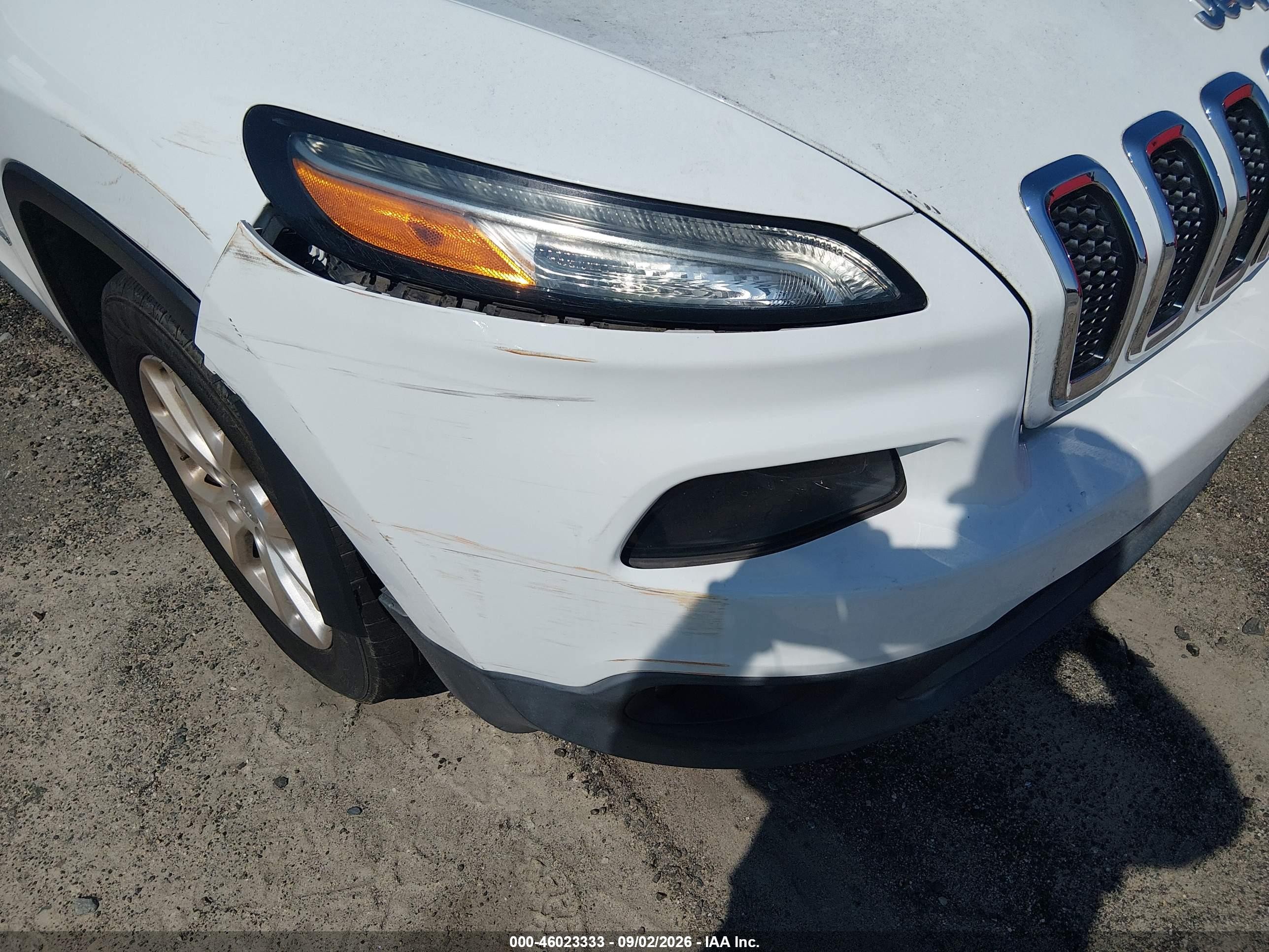 2015 Jeep Cherokee Latitude White vin: 1C4PJLCBXFW759738