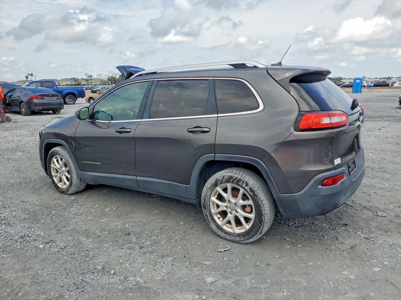 2015 Jeep Cherokee Latitude Gray vin: 1C4PJLCBXFW791296