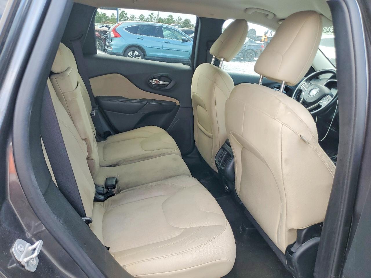 2015 Jeep Cherokee Latitude Gray vin: 1C4PJLCBXFW791296