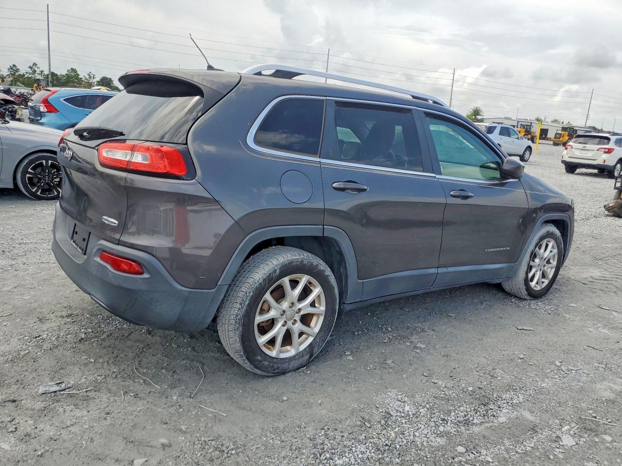 2015 Jeep Cherokee Latitude Gray vin: 1C4PJLCBXFW791296