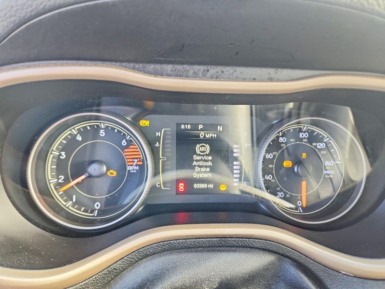 2018 Jeep Cherokee Latitude Silver vin: 1C4PJLCBXJD618463