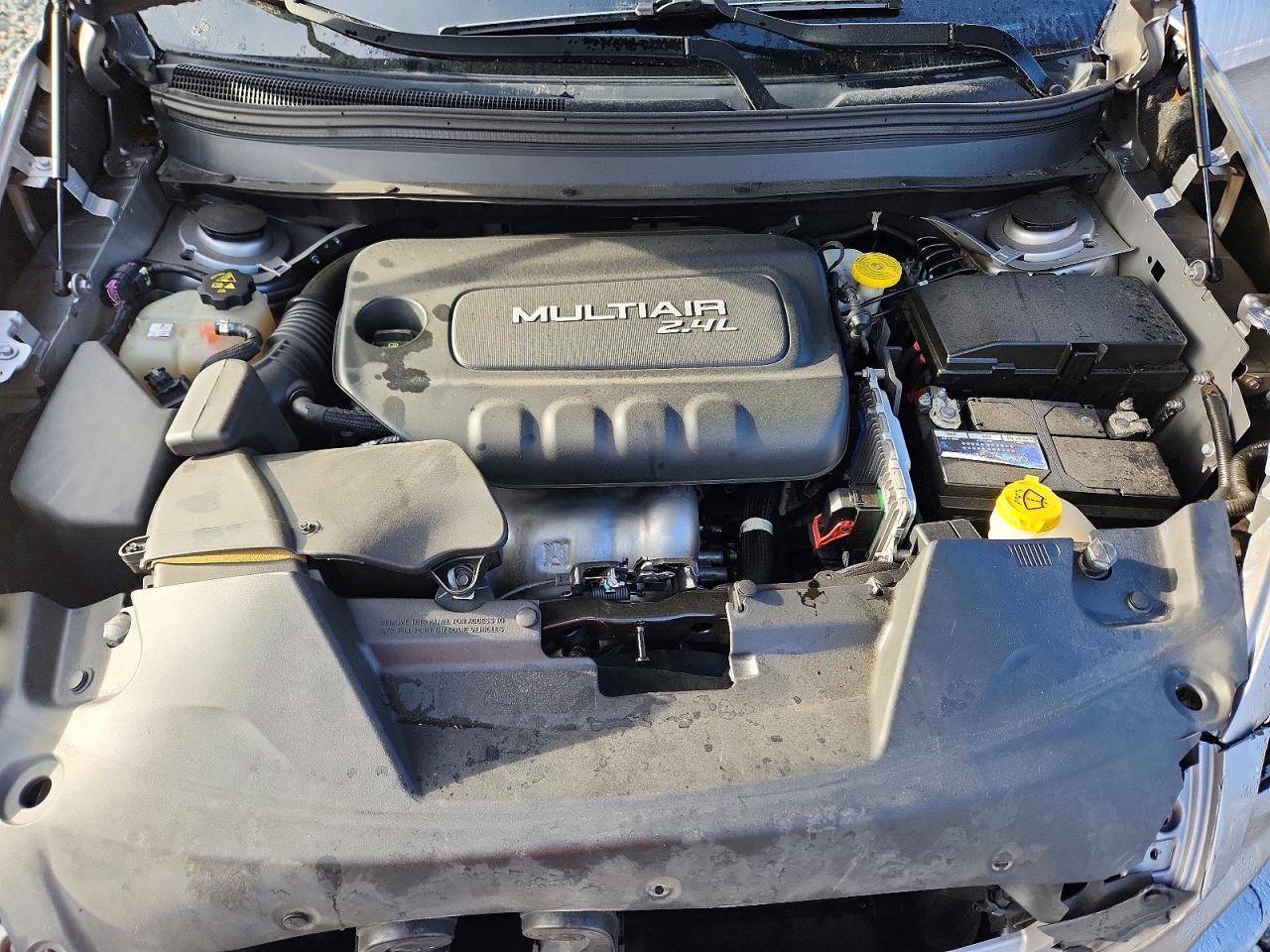 2018 Jeep Cherokee Latitude Silver vin: 1C4PJLCBXJD618463