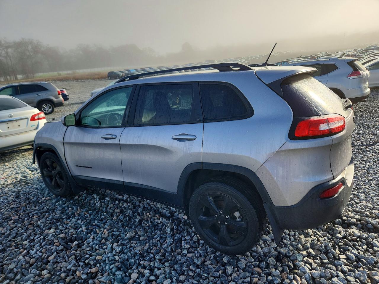 2018 Jeep Cherokee Latitude Silver vin: 1C4PJLCBXJD618463