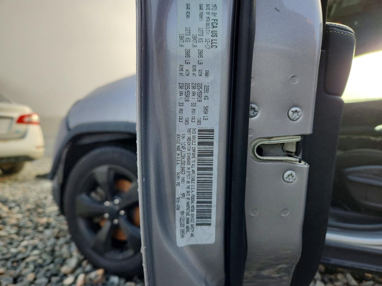 2018 Jeep Cherokee Latitude Silver vin: 1C4PJLCBXJD618463